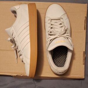 Adidas Men's Cream Sneakers with Gum Sole